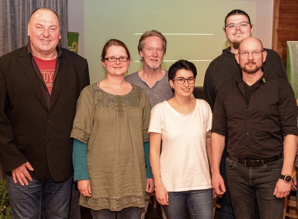 Freuen sich auf die Aufgaben der nächsten Jahre: der neue Vorstand vom KV Freyung-Grafenau (v.l.n.r. MdB Erhard Grundl; neuer Vorstand Hanna Zintel, Klaus Jaroslawsky, Nina Stelzl, Michael Wolf, Alexander Rohde)  - Foto: Schoyerer