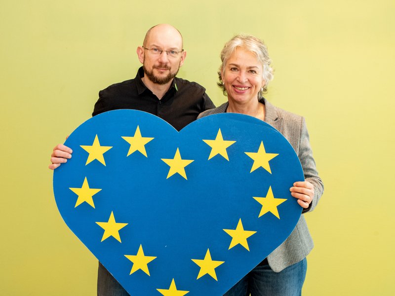 Alex Rohde mit Landesvorsitzenden Gisela Sengl 2024 auf der LDK in Lindau -Foto: Hermann Schoyerer